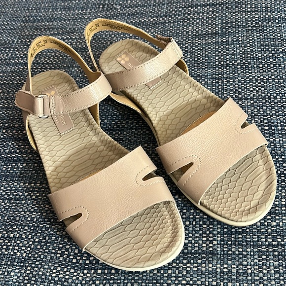 Naturalizer Shoes - Naturalizer Leather Selma Sandals size 10 NWOT